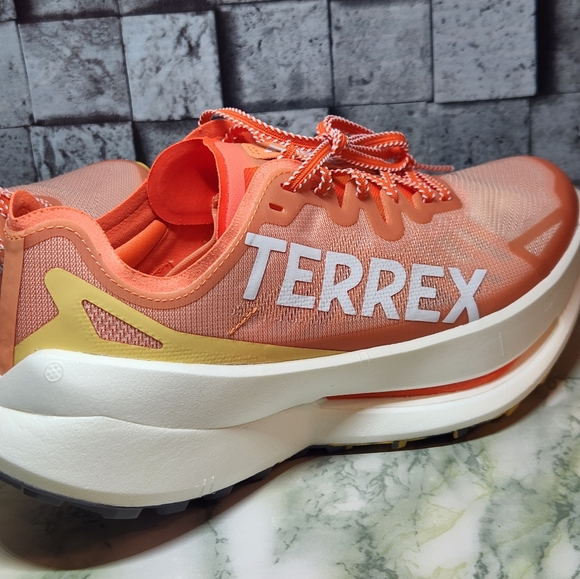 Women's Adidas Terrex Agravic Speed Ultra Amber Tint Spark Size 9.5 - Picture 7 of 12